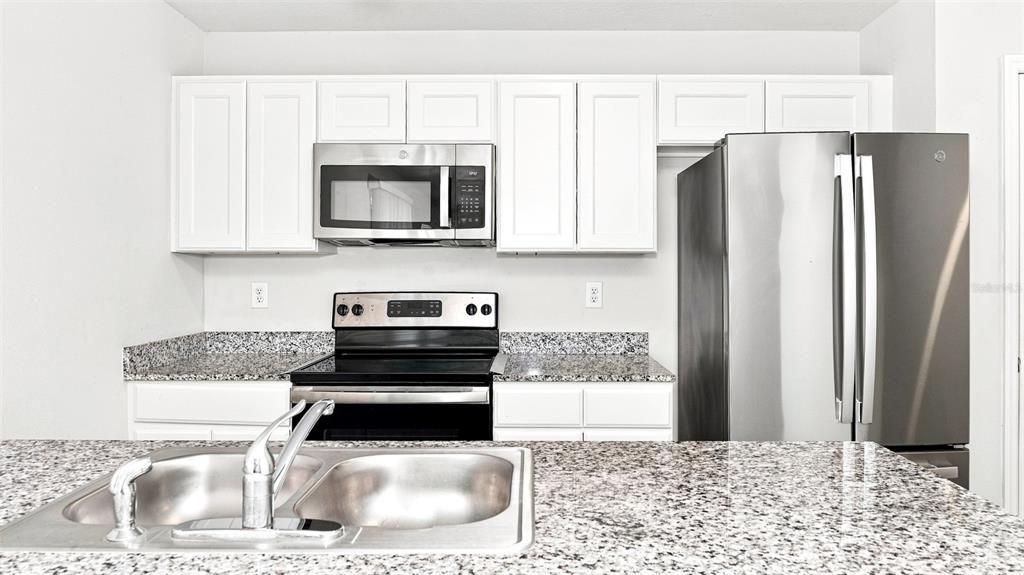 For Rent: $1,970 (5 beds, 3 baths, 1906 Square Feet)
