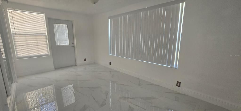 En Venta: $279,900 (2 camas, 2 baños, 966 Pies cuadrados)