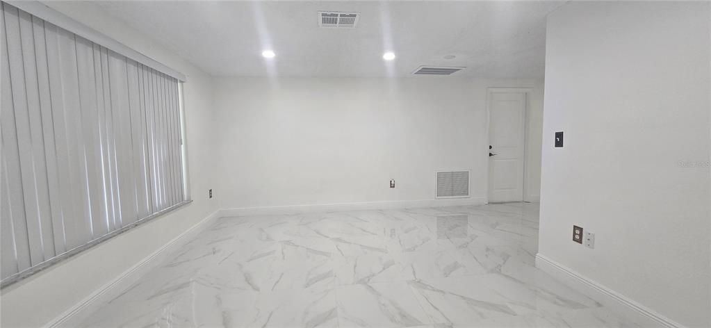 En Venta: $279,900 (2 camas, 2 baños, 966 Pies cuadrados)