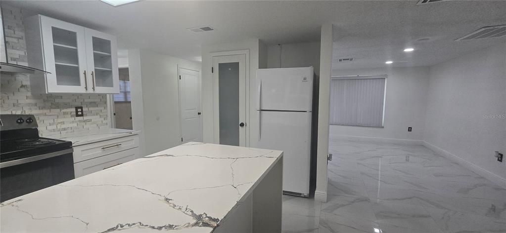 En Venta: $279,900 (2 camas, 2 baños, 966 Pies cuadrados)