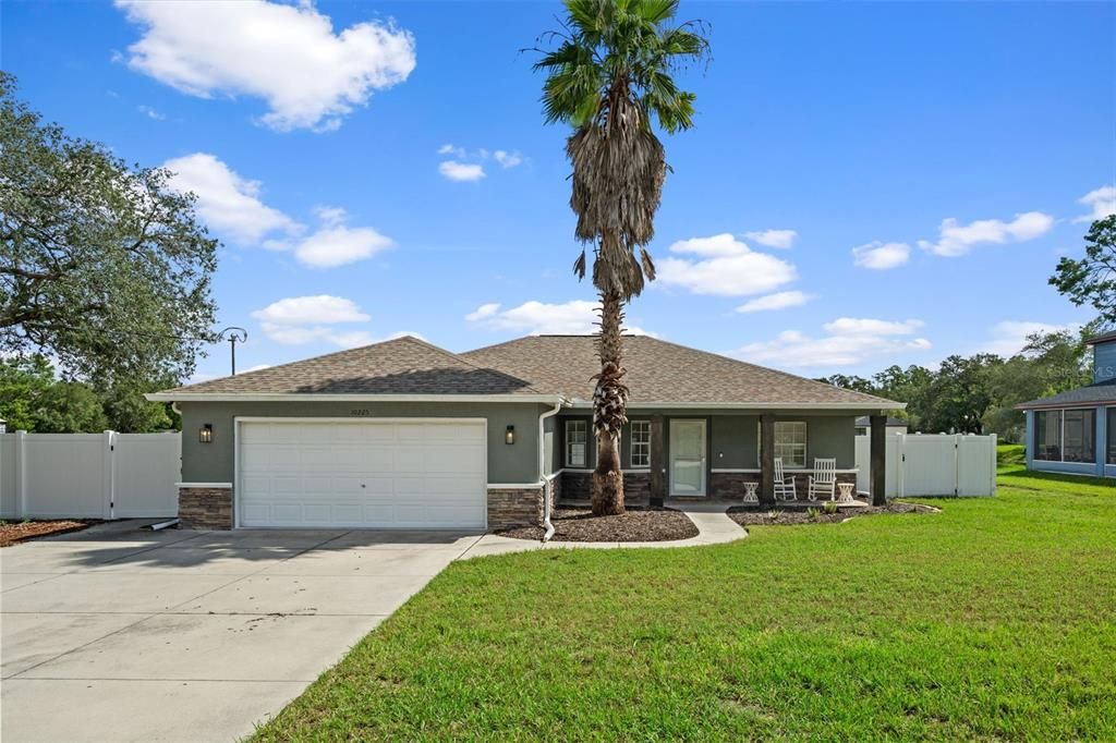 For Sale: $325,000 (3 beds, 2 baths, 1418 Square Feet)