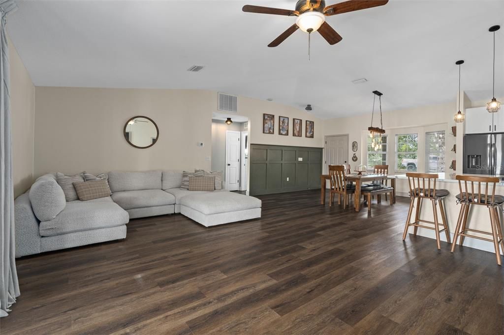For Sale: $325,000 (3 beds, 2 baths, 1418 Square Feet)