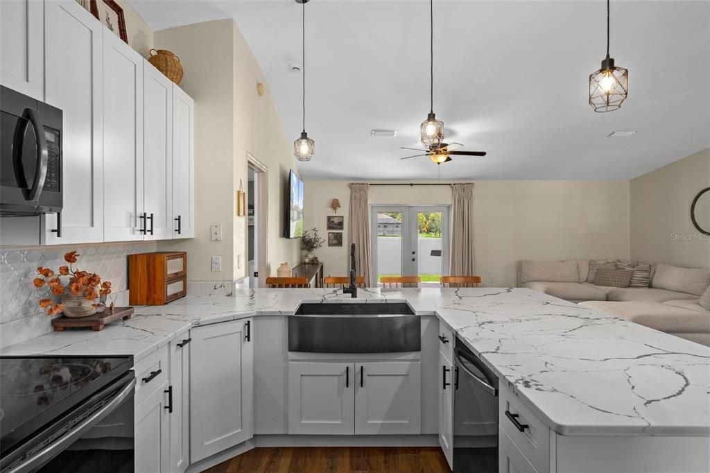 For Sale: $325,000 (3 beds, 2 baths, 1418 Square Feet)