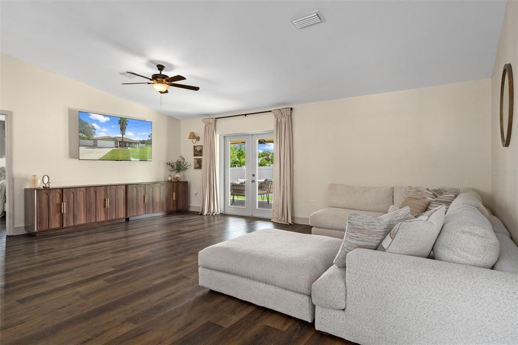 For Sale: $325,000 (3 beds, 2 baths, 1418 Square Feet)