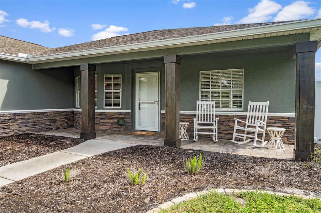 For Sale: $325,000 (3 beds, 2 baths, 1418 Square Feet)
