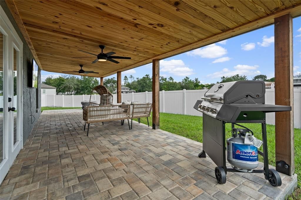 For Sale: $325,000 (3 beds, 2 baths, 1418 Square Feet)