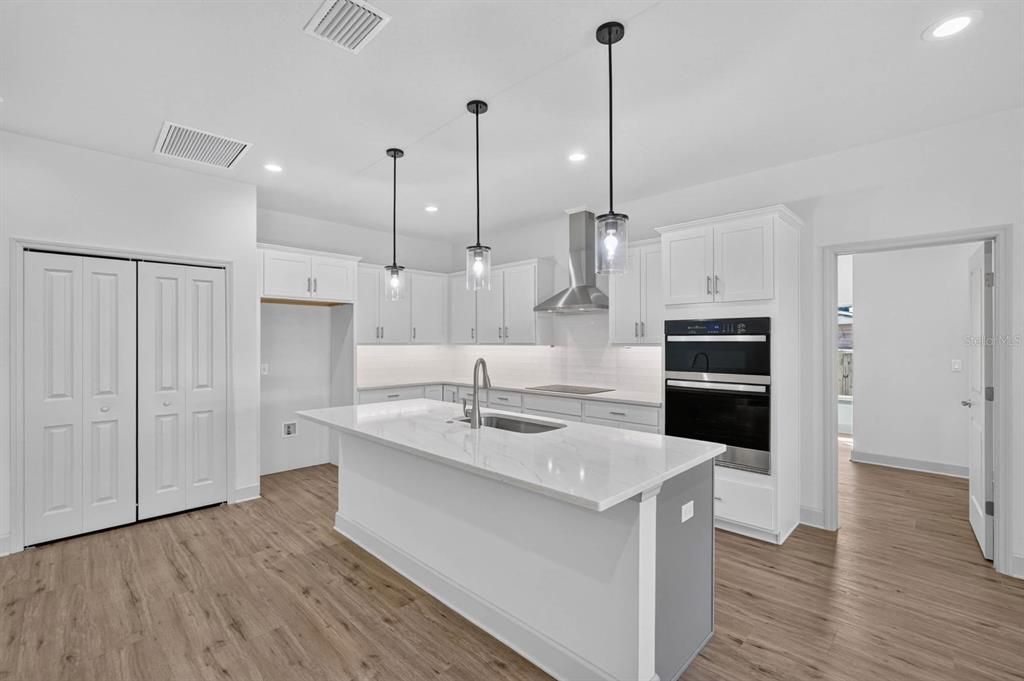En Venta: $479,900 (4 camas, 2 baños, 1928 Pies cuadrados)
