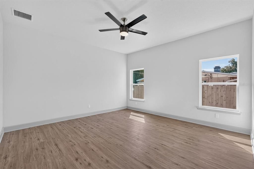 En Venta: $479,900 (4 camas, 2 baños, 1928 Pies cuadrados)