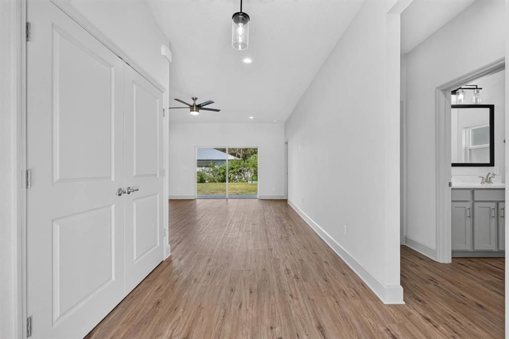 En Venta: $479,900 (4 camas, 2 baños, 1928 Pies cuadrados)