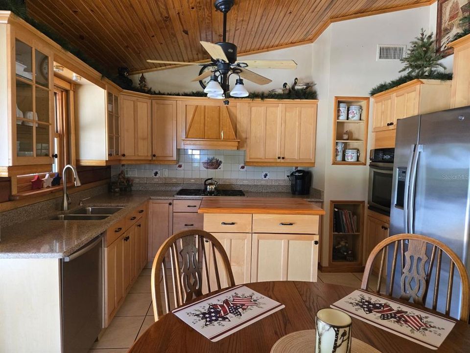 На продажу: $1,275,000 (3 спален, 2 ванн, 2446 Квадратных фут)