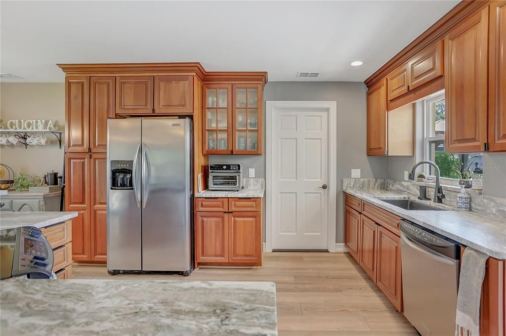 For Sale: $479,900 (3 beds, 2 baths, 1561 Square Feet)