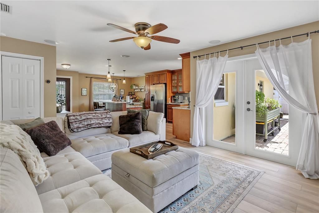 For Sale: $479,900 (3 beds, 2 baths, 1561 Square Feet)