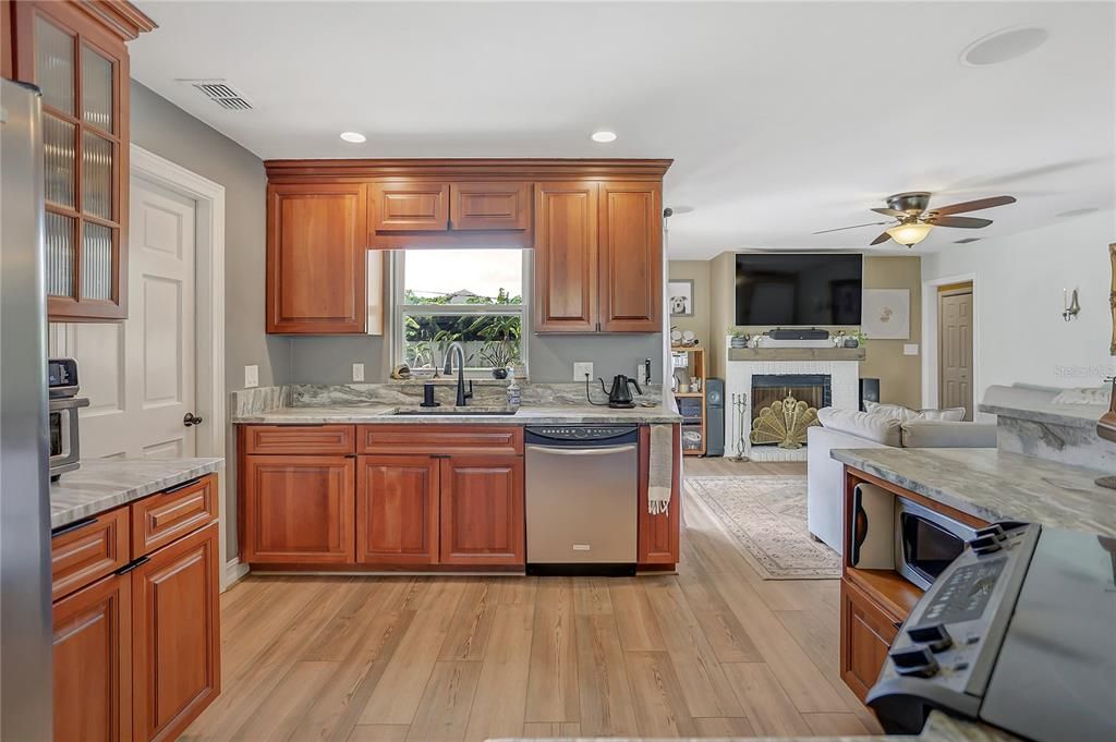 For Sale: $479,900 (3 beds, 2 baths, 1561 Square Feet)