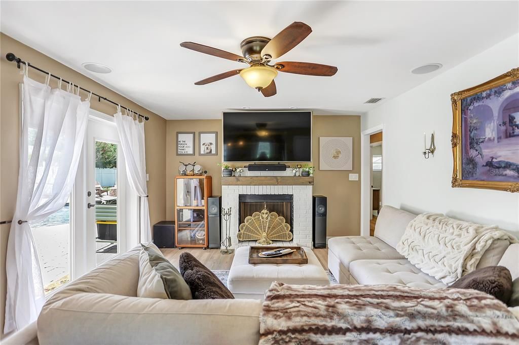 For Sale: $479,900 (3 beds, 2 baths, 1561 Square Feet)