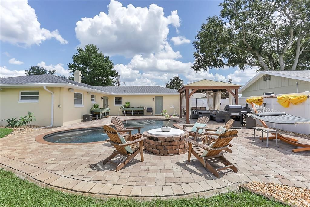 For Sale: $479,900 (3 beds, 2 baths, 1561 Square Feet)
