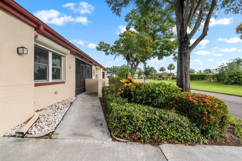 For Sale: $249,900 (2 beds, 2 baths, 1516 Square Feet)