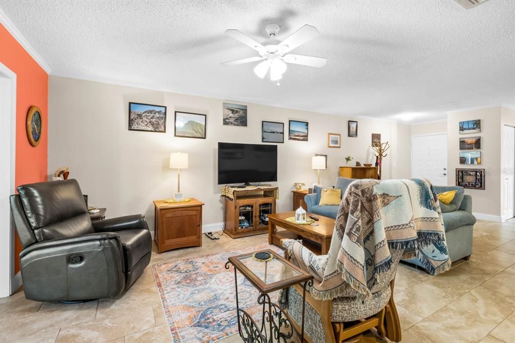 For Sale: $249,900 (2 beds, 2 baths, 1516 Square Feet)