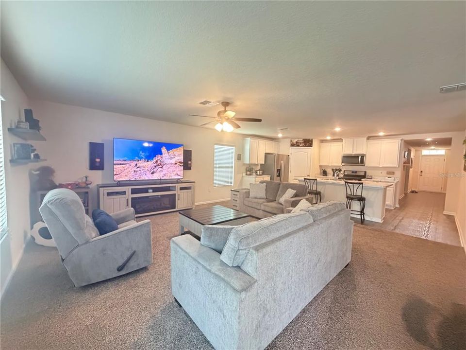 For Sale: $319,900 (4 beds, 2 baths, 1862 Square Feet)
