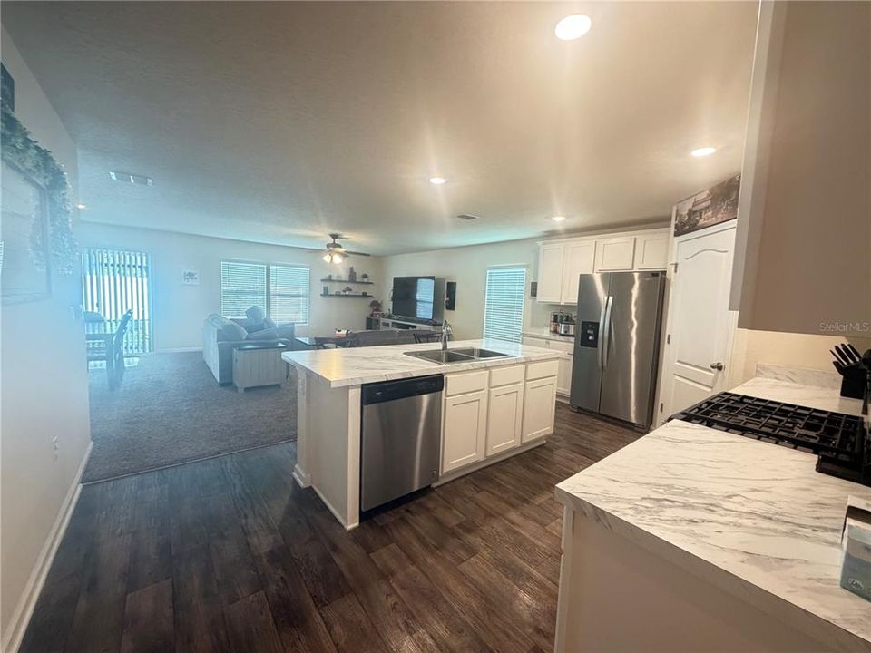 For Sale: $319,900 (4 beds, 2 baths, 1862 Square Feet)