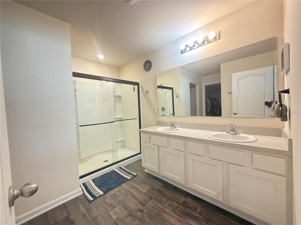 For Sale: $319,900 (4 beds, 2 baths, 1862 Square Feet)