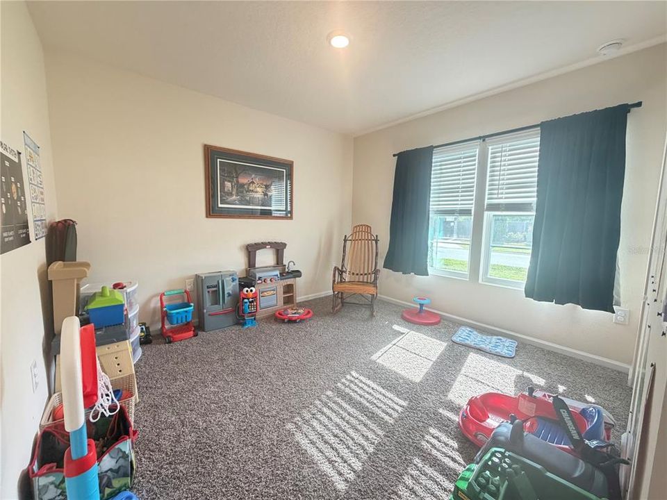 For Sale: $319,900 (4 beds, 2 baths, 1862 Square Feet)