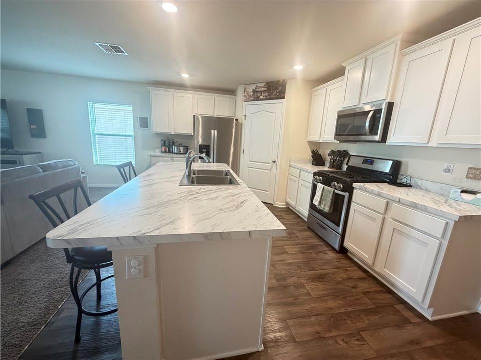 For Sale: $319,900 (4 beds, 2 baths, 1862 Square Feet)