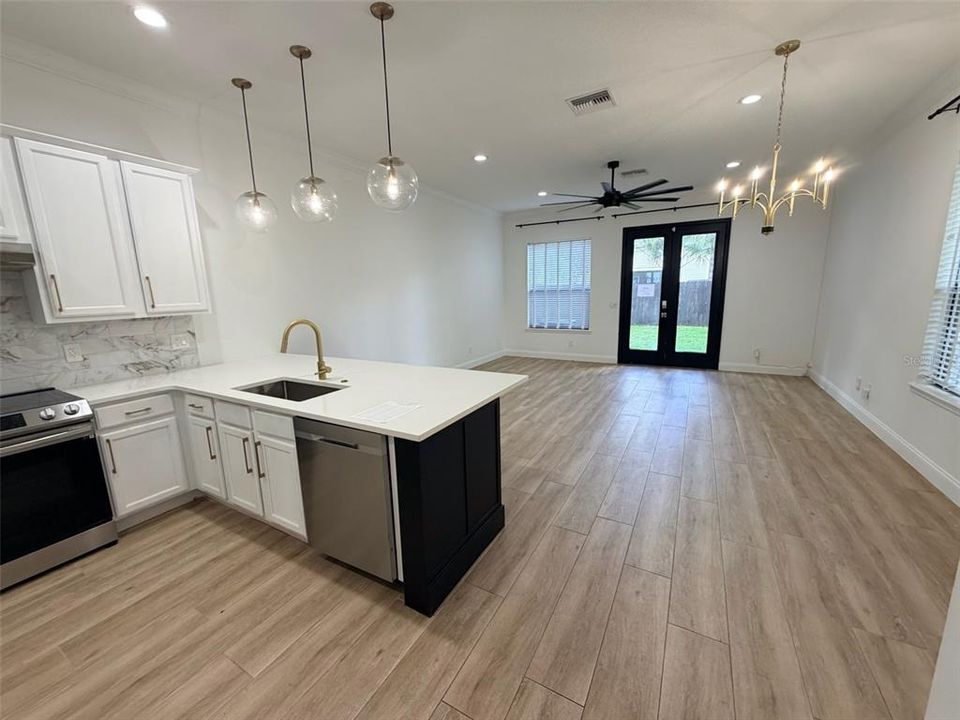 En Venta: $432,500 (3 camas, 2 baños, 1640 Pies cuadrados)