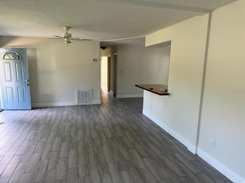 For Rent: $2,100 (3 beds, 1 baths, 1000 Square Feet)