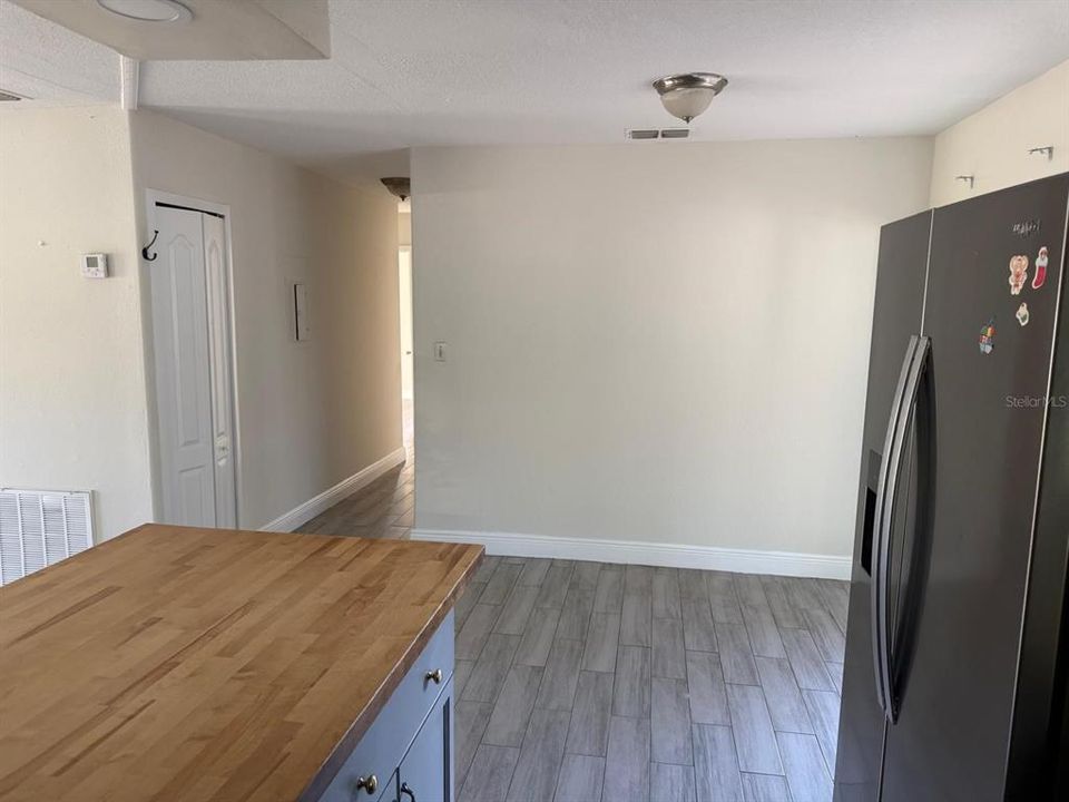 For Rent: $2,100 (3 beds, 1 baths, 1000 Square Feet)