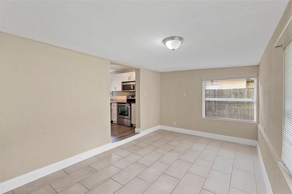 En Venta: $325,000 (3 camas, 2 baños, 1696 Pies cuadrados)