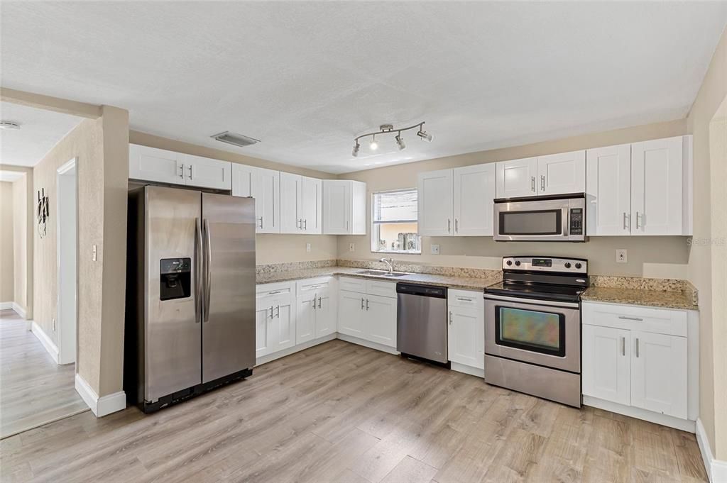 En Venta: $325,000 (3 camas, 2 baños, 1696 Pies cuadrados)