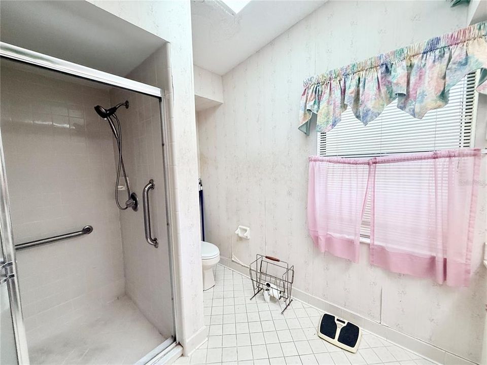 For Sale: $290,000 (3 beds, 2 baths, 2261 Square Feet)
