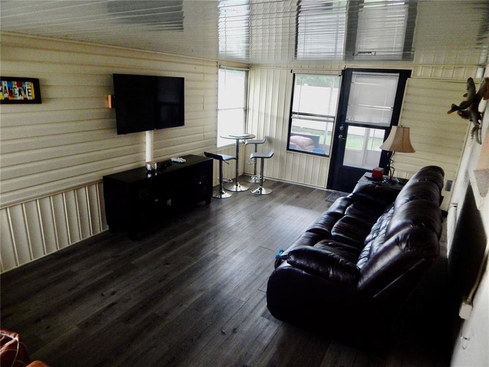 For Sale: $269,000 (2 beds, 2 baths, 1176 Square Feet)