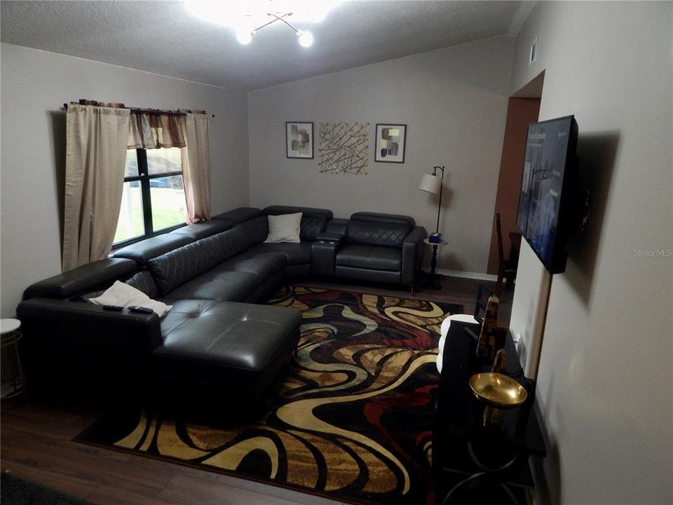 For Sale: $269,000 (2 beds, 2 baths, 1176 Square Feet)