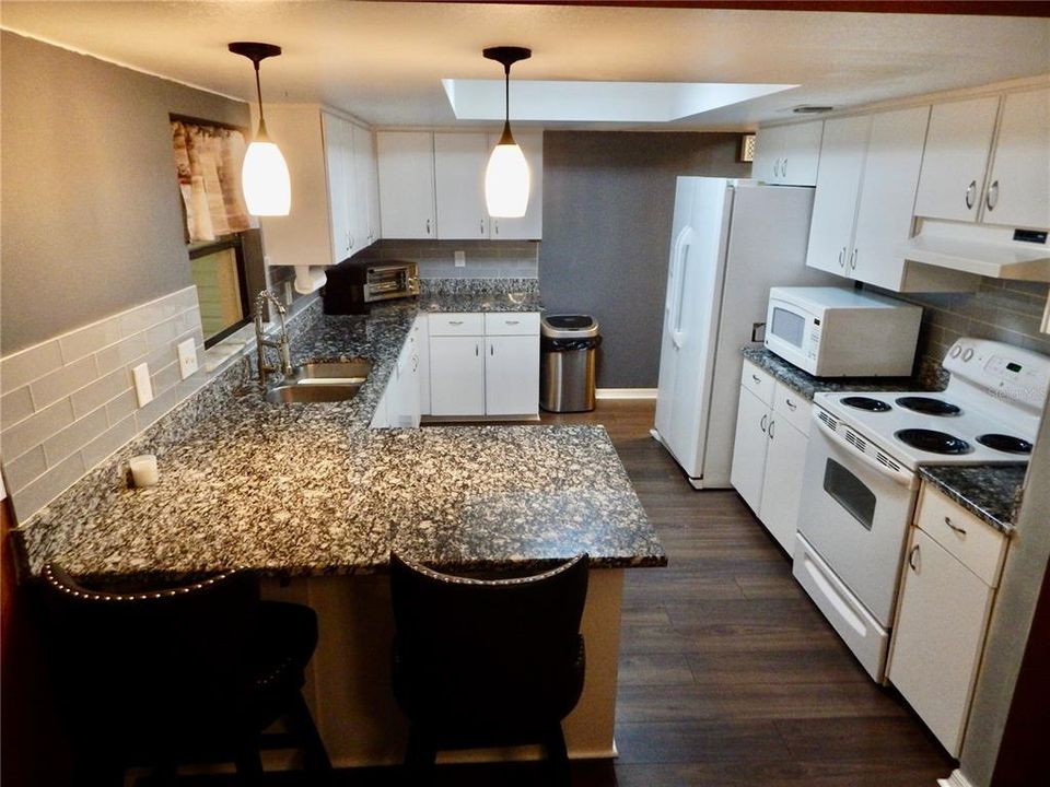 For Sale: $269,000 (2 beds, 2 baths, 1176 Square Feet)