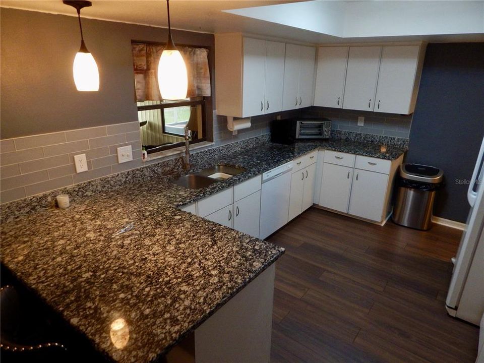 For Sale: $269,000 (2 beds, 2 baths, 1176 Square Feet)