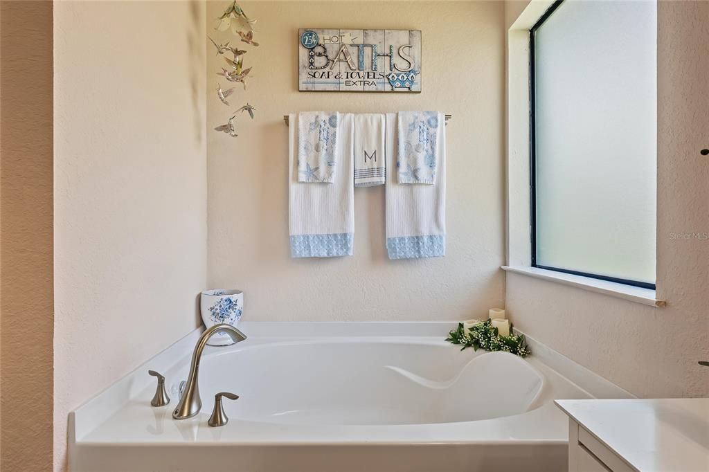 For Sale: $409,900 (3 beds, 2 baths, 1970 Square Feet)