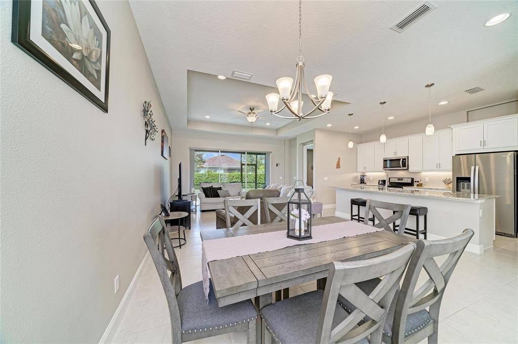 For Sale: $375,000 (3 beds, 2 baths, 1521 Square Feet)