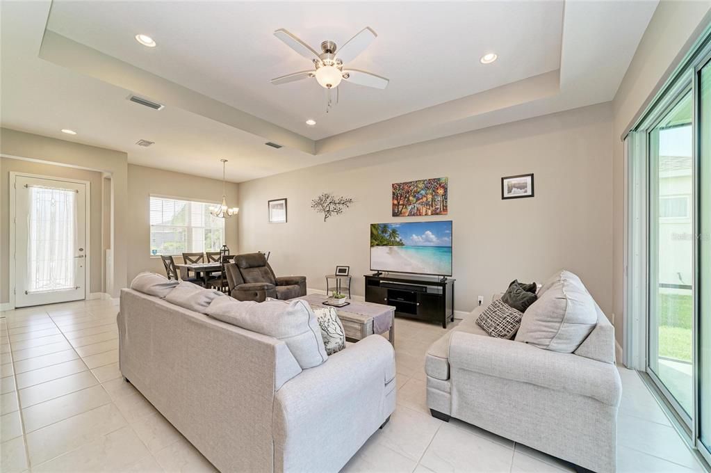 For Sale: $375,000 (3 beds, 2 baths, 1521 Square Feet)