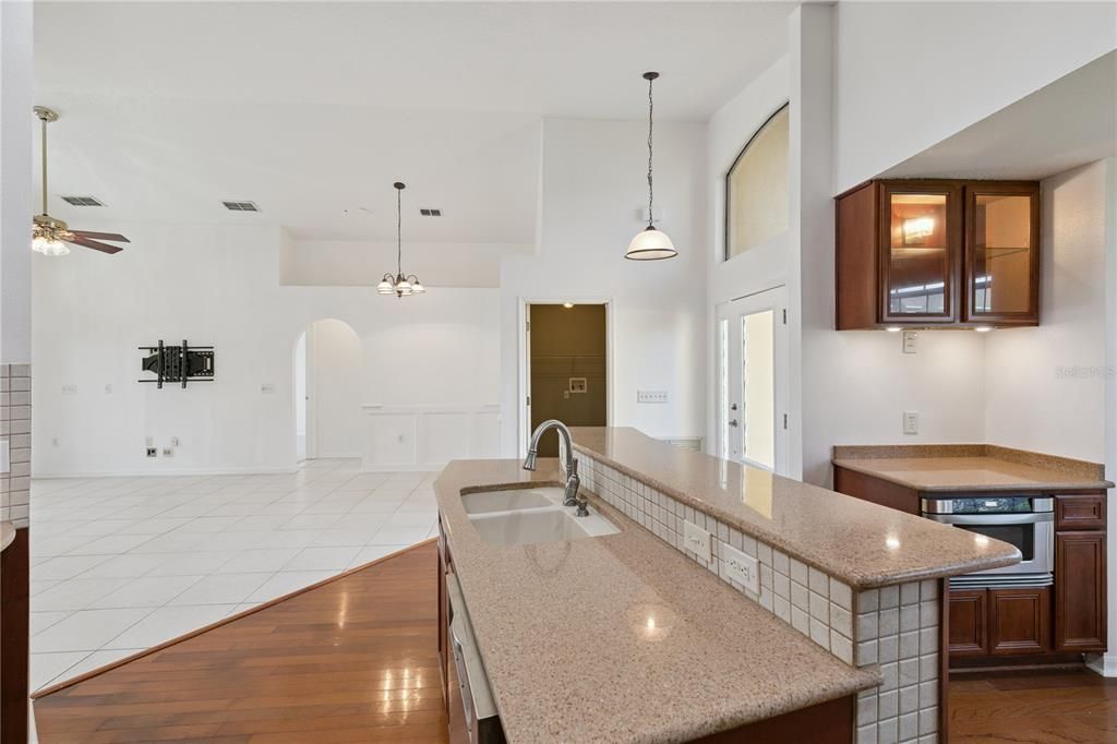 For Sale: $455,000 (3 beds, 2 baths, 1434 Square Feet)