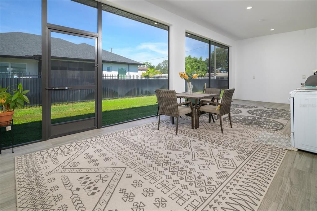 En Venta: $995,500 (3 camas, 2 baños, 2242 Pies cuadrados)