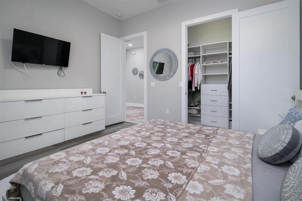 En Venta: $995,500 (3 camas, 2 baños, 2242 Pies cuadrados)