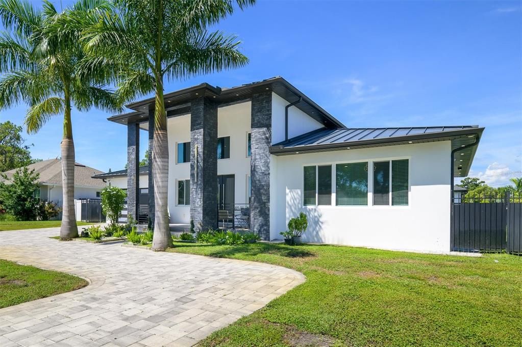 En Venta: $995,500 (3 camas, 2 baños, 2242 Pies cuadrados)