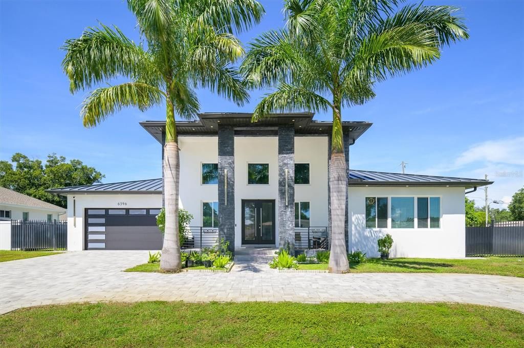 En Venta: $995,500 (3 camas, 2 baños, 2242 Pies cuadrados)