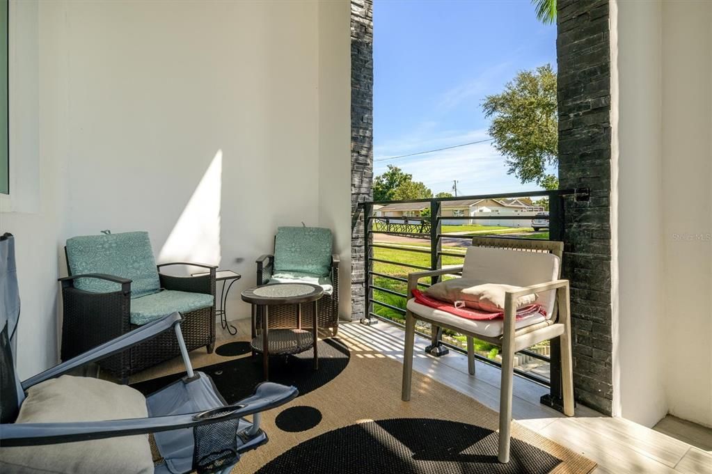 En Venta: $995,500 (3 camas, 2 baños, 2242 Pies cuadrados)