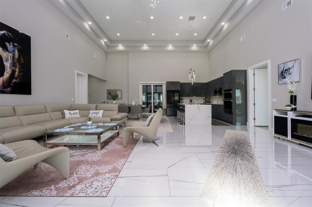 En Venta: $995,500 (3 camas, 2 baños, 2242 Pies cuadrados)