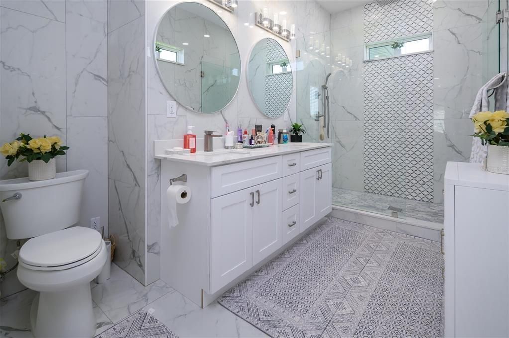 En Venta: $995,500 (3 camas, 2 baños, 2242 Pies cuadrados)