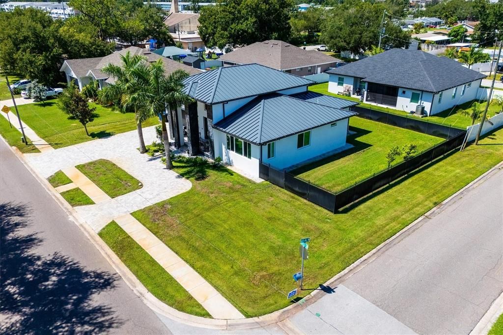 En Venta: $995,500 (3 camas, 2 baños, 2242 Pies cuadrados)