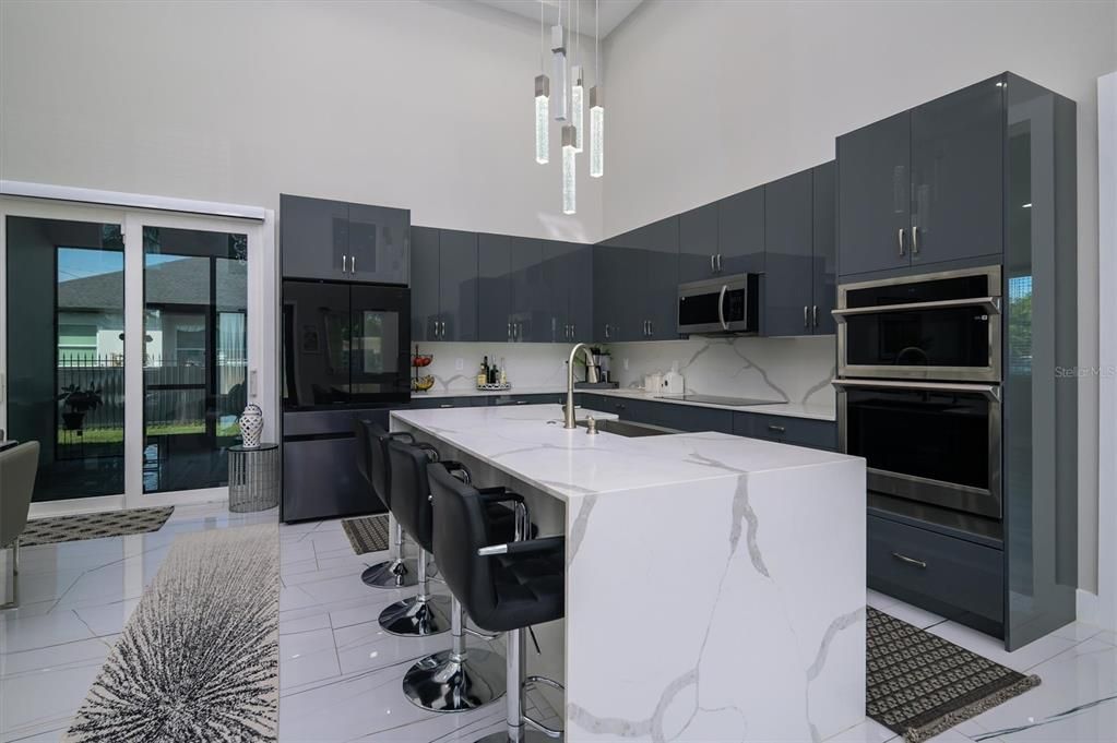 En Venta: $995,500 (3 camas, 2 baños, 2242 Pies cuadrados)