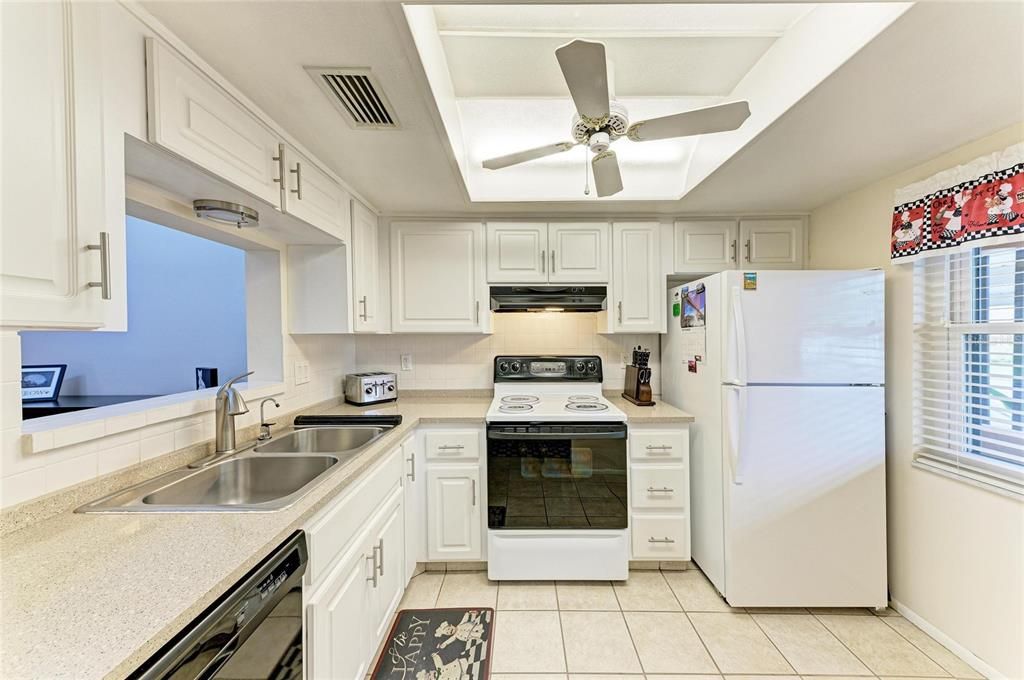 En Venta: $174,900 (2 camas, 2 baños, 803 Pies cuadrados)